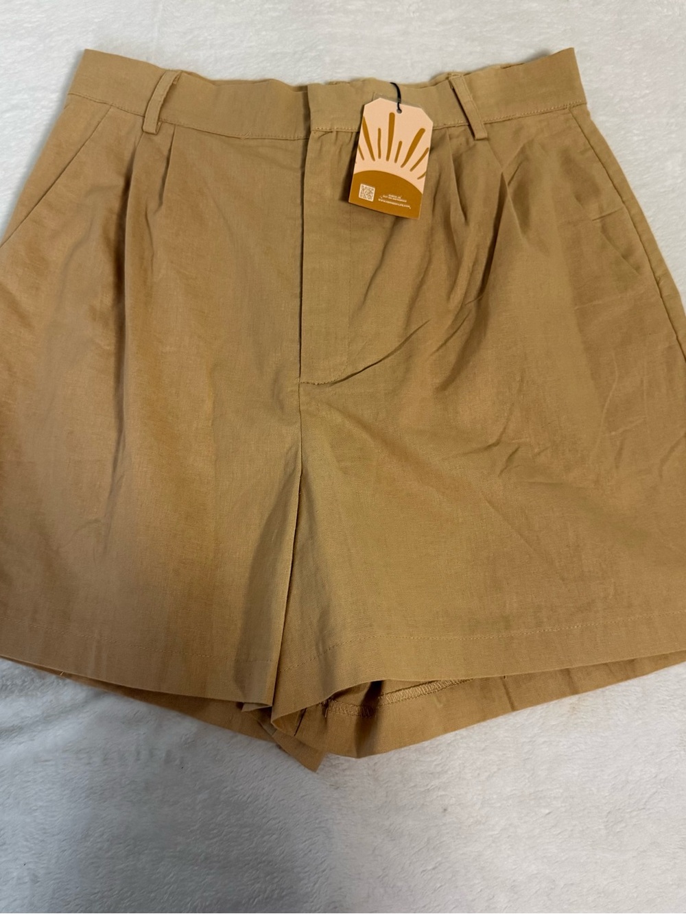 GIGIO USA Womens Large Tan Pleated Shorts High Waist Wide Leg NWT Pockets - Picture 2 of 9